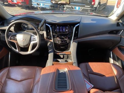 Used 2020 Cadillac Escalade Premium Luxury image 23