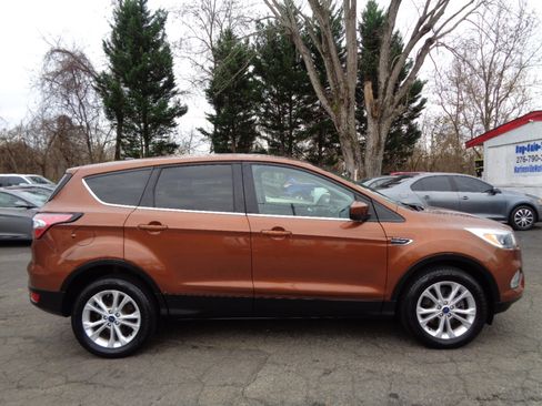 Used 2017 Ford Escape SE image 4