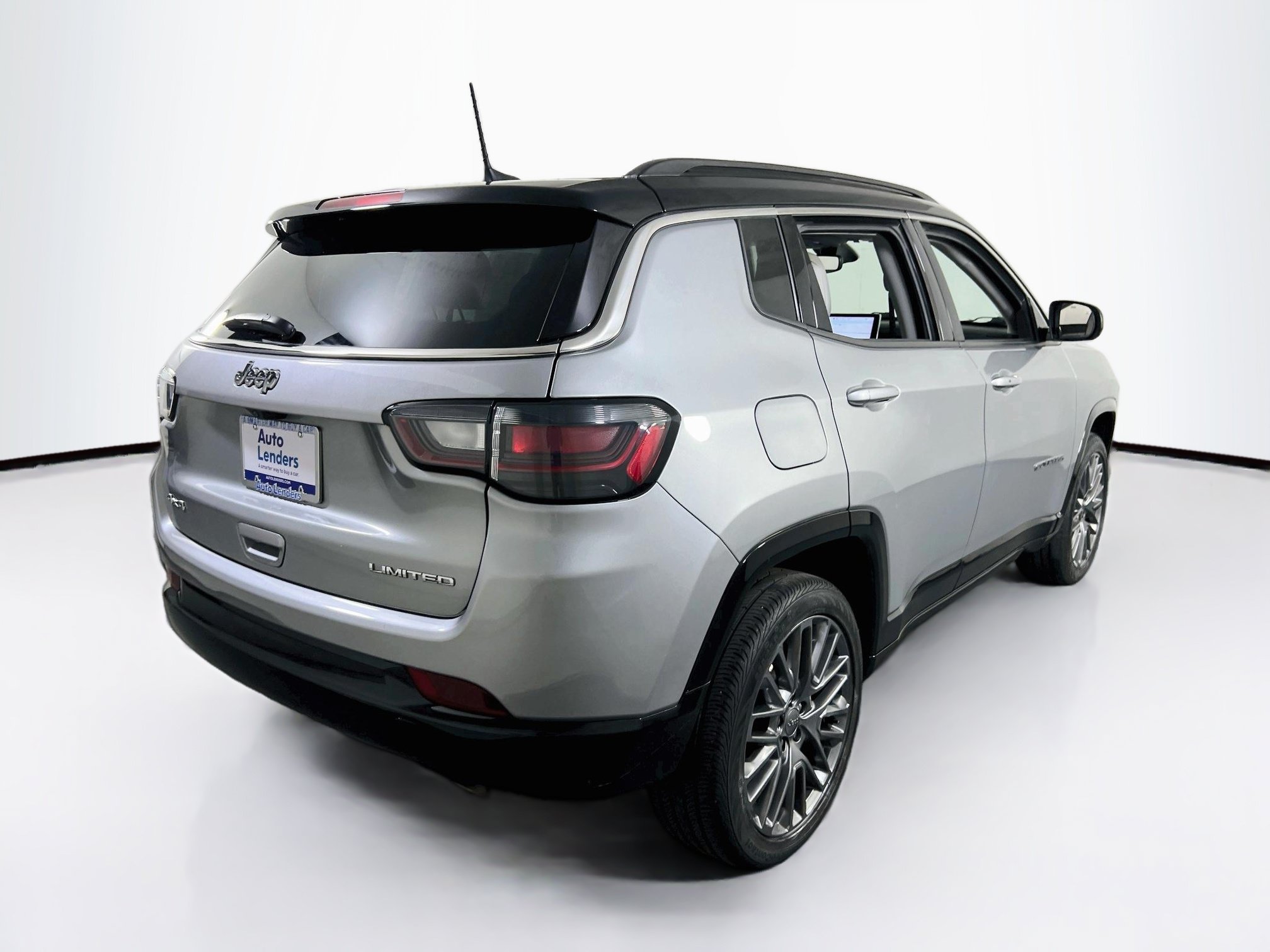 Used 2022 Jeep Compass Limited w/ Elite Group AWD/4WD image 5
