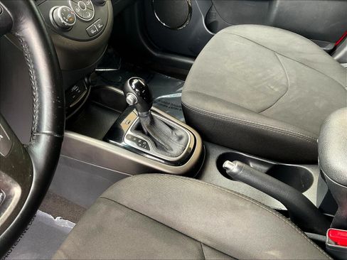Used 2013 Kia Soul + w/ Audio Pkg FWD image 17