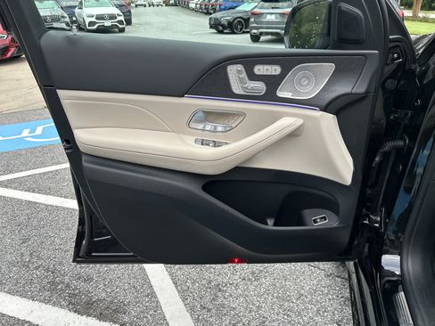 Certified 2025 Mercedes-Benz GLS 450 4MATIC image 18