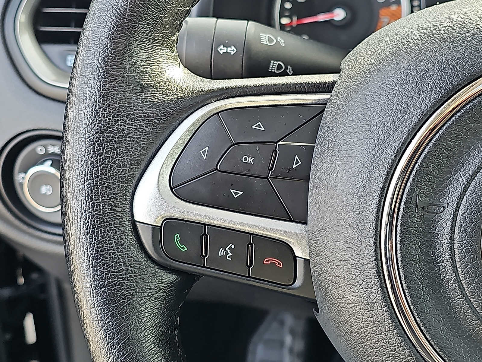 Certified 2023 Jeep Renegade Latitude w/ Sun/Sound Group AWD/4WD image 22