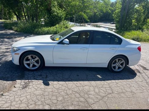 Used 2015 BMW 320i Sedan RWD image 2