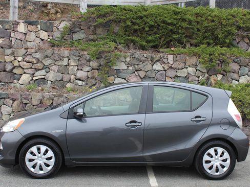Used 2013 Toyota Prius C Two FWD image 6
