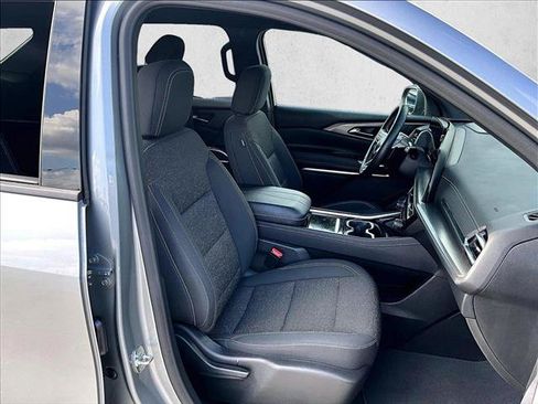 Used 2024 Chevrolet Traverse LT FWD image 9