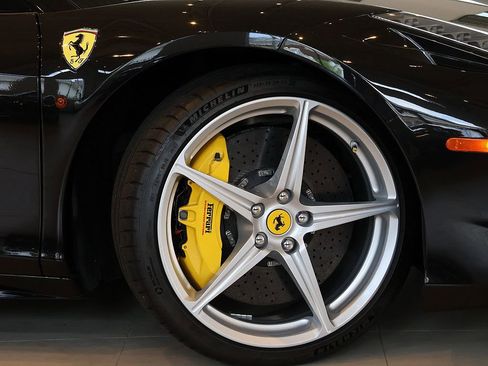 Used 2011 Ferrari 458 Italia Coupe RWD image 5
