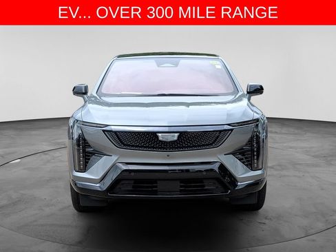 Used 2025 Cadillac Optiq Sport 2 w/ LPO, Floor Liner Package AWD/4WD image 2