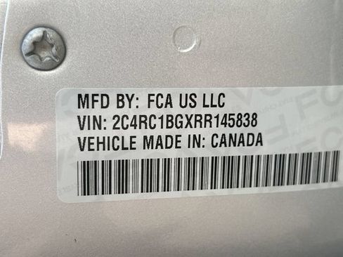 Used 2024 Chrysler Pacifica Touring-L FWD image 32