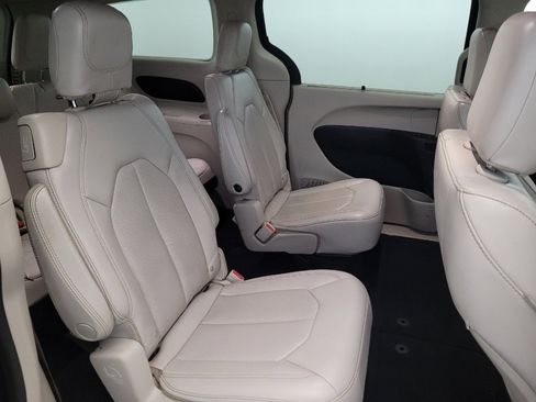 Used 2021 Chrysler Voyager Lxi FWD image 19