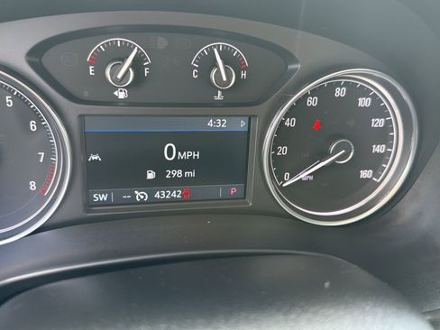 Used 2024 Buick Enclave Essence w/ Experience Buick Package image 26