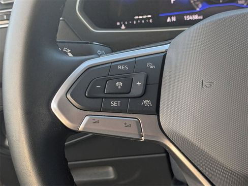 Used 2024 Volkswagen Tiguan SE image 25