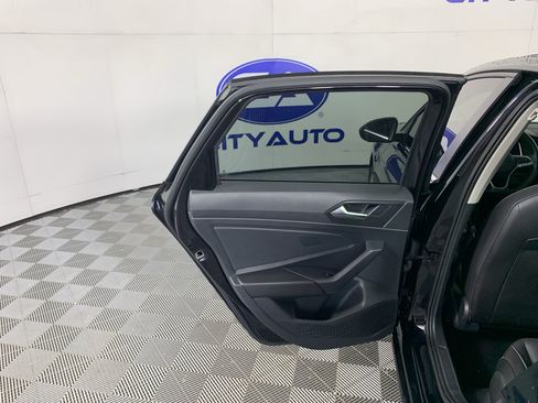 Used 2023 Volkswagen Jetta SE w/ Panoramic Sunroof Package FWD image 30