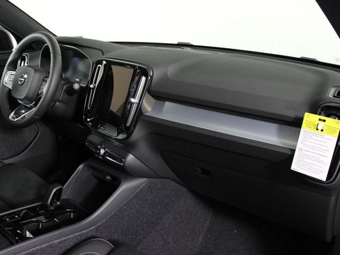 New 2026 Volvo XC40 B5 Ultra w/ Climate Package AWD/4WD image 9