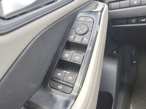 Used 2025 Nissan Rogue SV FWD image 13