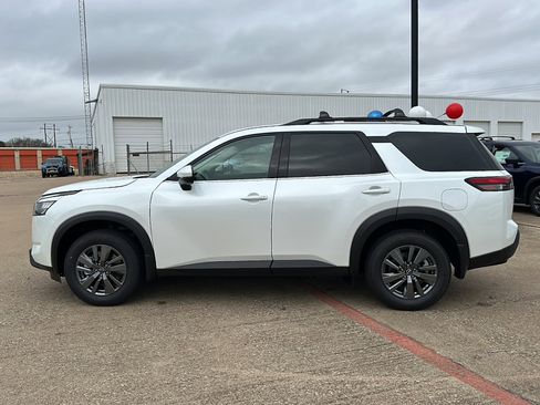 New 2025 Nissan Pathfinder SV image 5