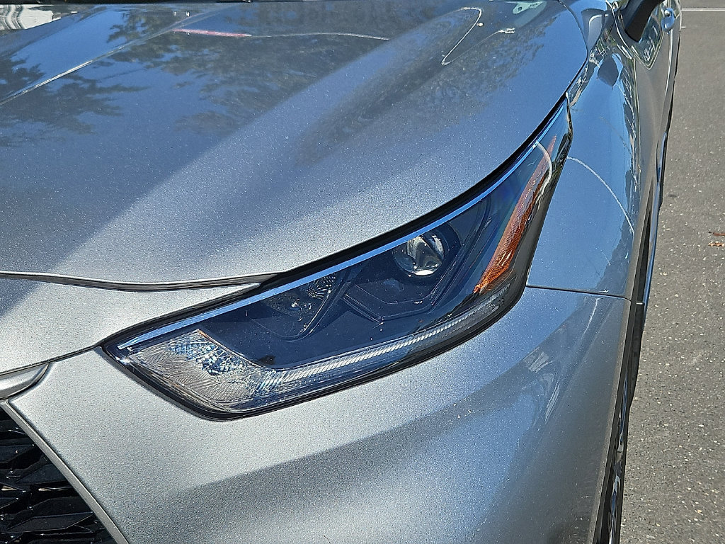 Certified 2021 Toyota Highlander XLE AWD/4WD image 10