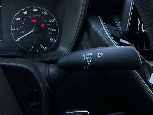 Used 2025 Toyota Corolla LE image 32