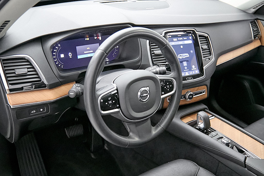 Certified 2023 Volvo XC90 T8 Plus w/ Protection Package AWD/4WD image 13