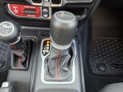 Used 2023 Jeep Gladiator Rubicon AWD/4WD image 35