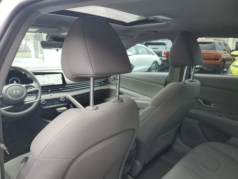 Certified 2025 Hyundai Elantra SEL FWD image 24
