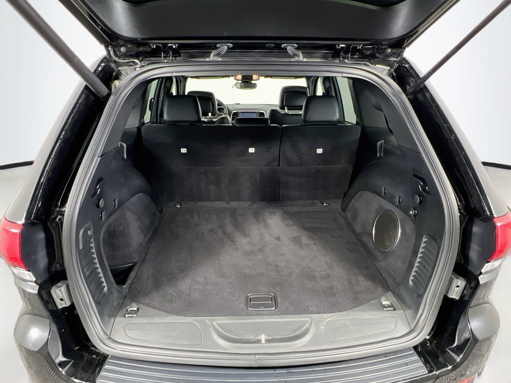 Used 2018 Jeep Grand Cherokee Altitude AWD/4WD image 26