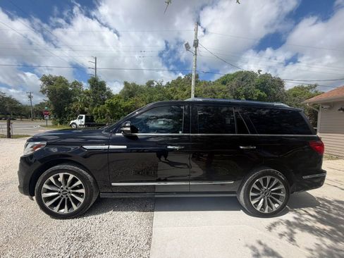 Used 2018 Lincoln Navigator Select RWD image 4