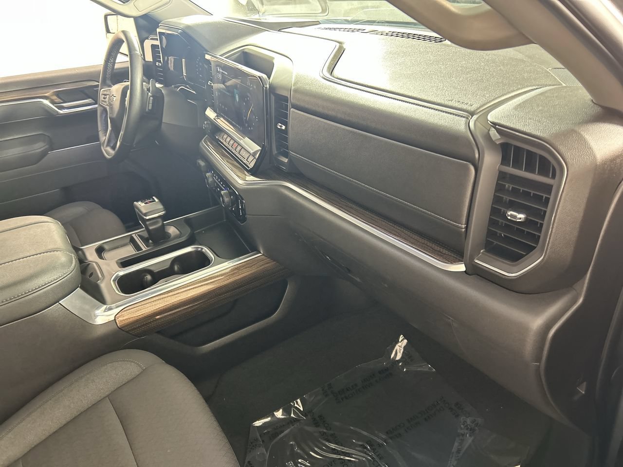 Used 2026 Chevrolet Silverado 1500 LT Trail Boss w/ Dark Appearance Package AWD/4WD image 27