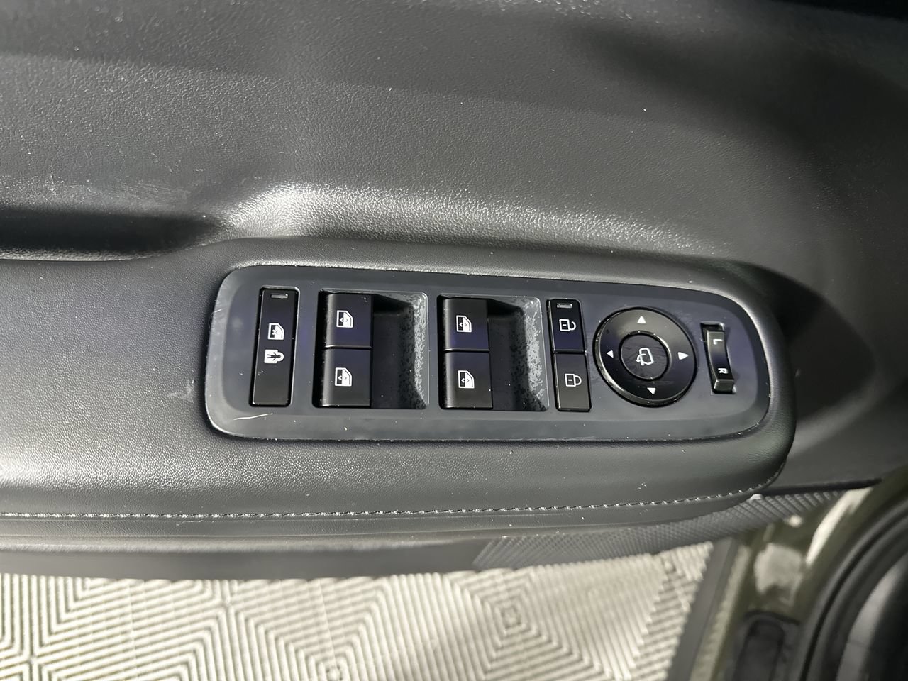 Used 2024 Hyundai Santa Fe Calligraphy AWD/4WD image 3