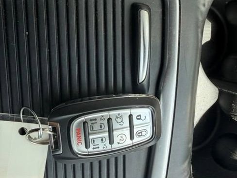 Used 2022 Chrysler Pacifica Touring-L AWD/4WD image 25