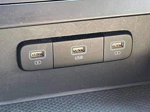 Used 2024 Kia Carnival LX image 29