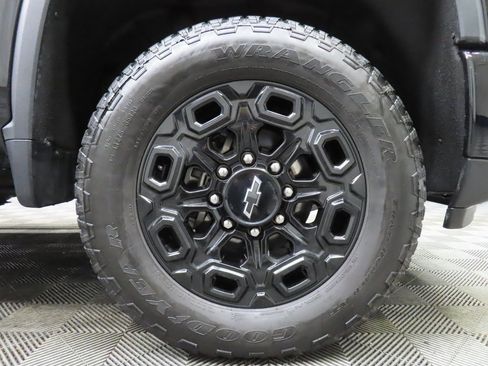 Used 2024 Chevrolet Silverado 2500 LT w/ Midnight Edition image 8