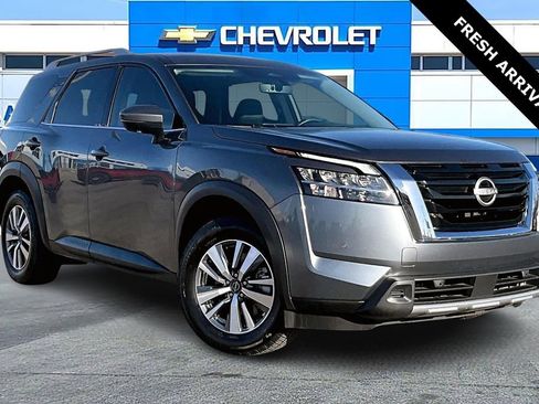 Used 2023 Nissan Pathfinder SL image 1