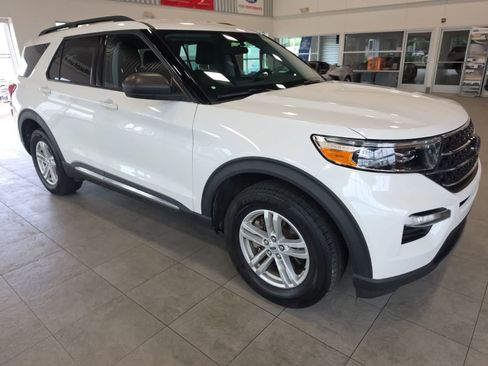 Used 2023 Ford Explorer XLT w/ Equipment Group 202A AWD/4WD image 5