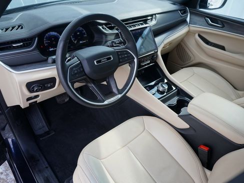 Used 2023 Jeep Grand Cherokee Limited w/ Luxury Tech Group II image 11