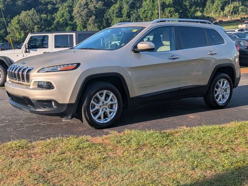 Used 2015 Jeep Cherokee Latitude FWD image 2
