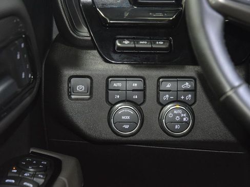 Used 2024 Chevrolet Silverado 2500 ZR2 w/ Technology Package AWD/4WD image 40