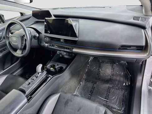 Certified 2025 Toyota Prius XLE FWD image 29