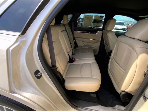 Used 2017 Cadillac XT5 Luxury image 19