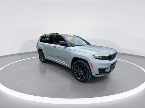 Used 2025 Jeep Grand Cherokee L Summit AWD/4WD image 2