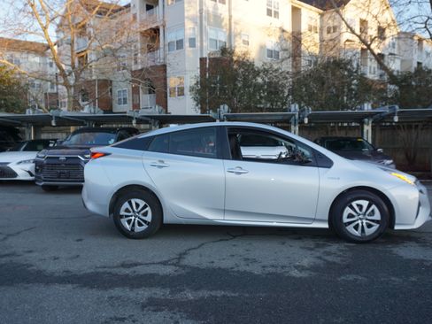 Used 2016 Toyota Prius Two image 3