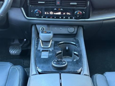 Used 2021 Nissan Rogue SL w/ Premium Package image 19