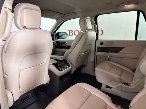 Used 2018 Lincoln Navigator Premiere RWD image 14