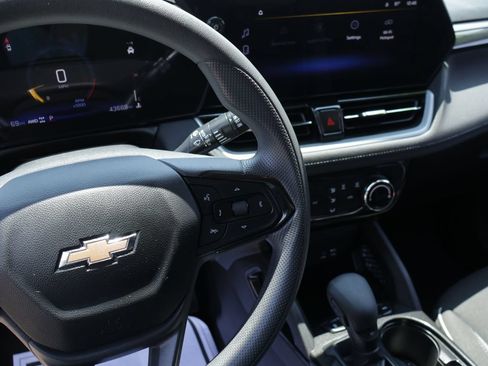 Used 2025 Chevrolet TrailBlazer LT AWD/4WD image 38