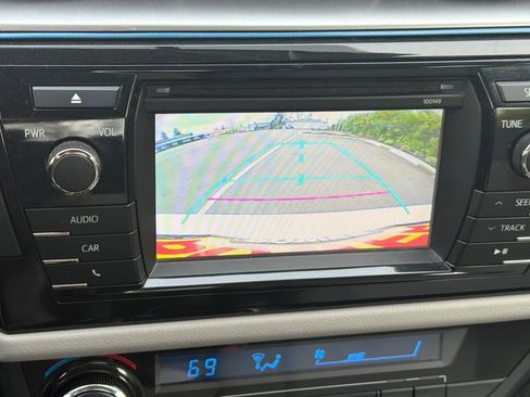 Used 2014 Toyota Corolla LE image 18