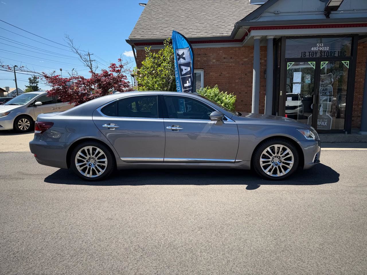 Used 2016 Lexus LS 460 w/ Comfort Package RWD image 4
