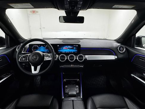 Used 2022 Mercedes-Benz GLB 250 GLB 250 w/ Premium Package Lite image 16
