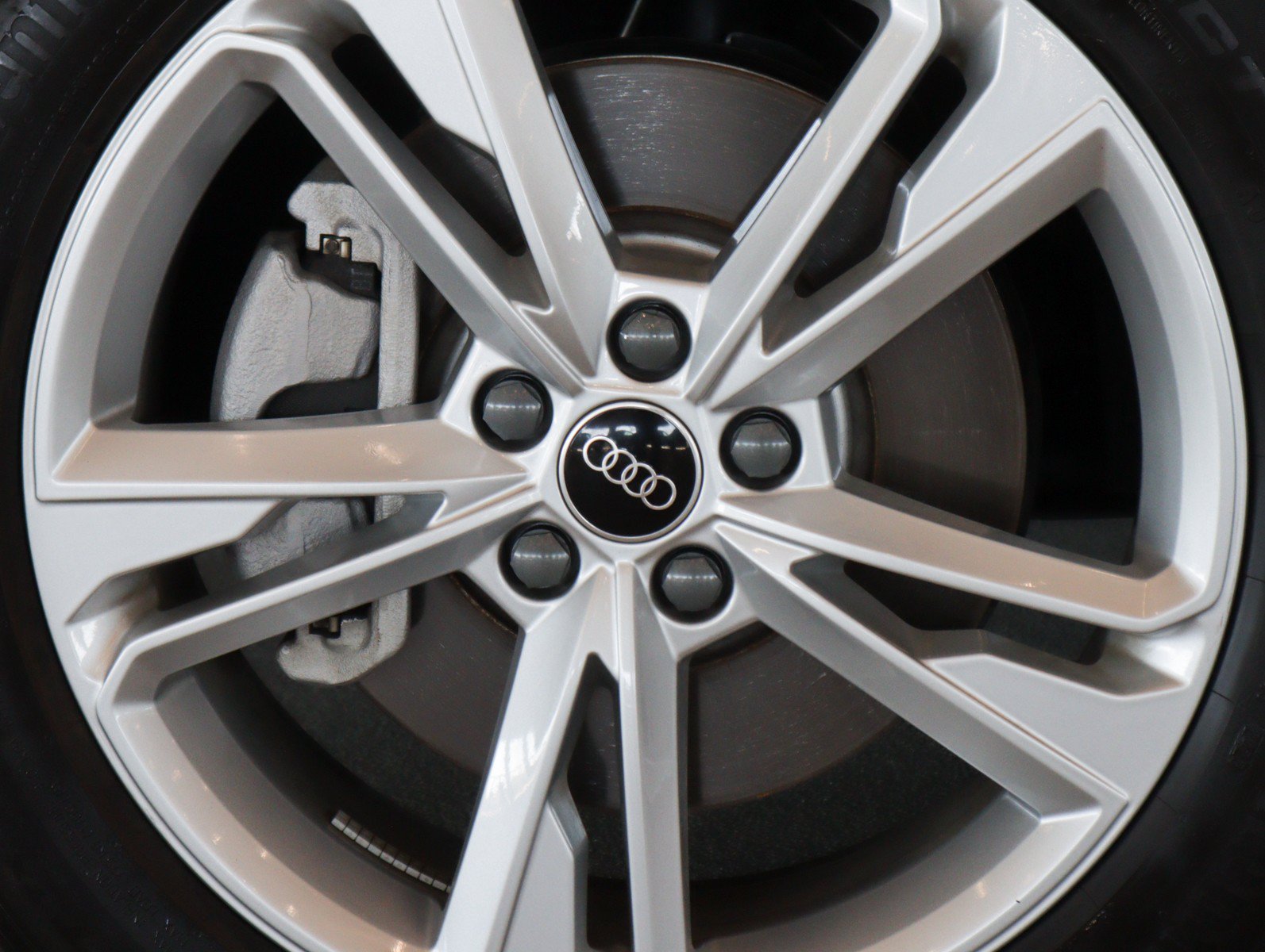Used 2024 Audi Q3 2.0T Premium w/ Convenience Package AWD/4WD image 7