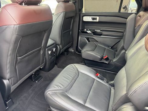 Used 2022 Ford Explorer Platinum w/ Technology Package image 15