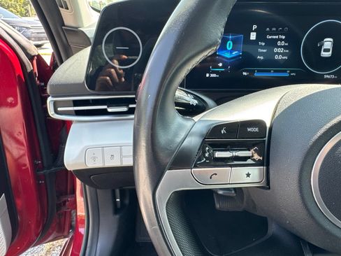Certified 2024 Hyundai Elantra Limited FWD image 15