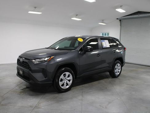 Used 2025 Toyota RAV4 LE AWD/4WD image 4